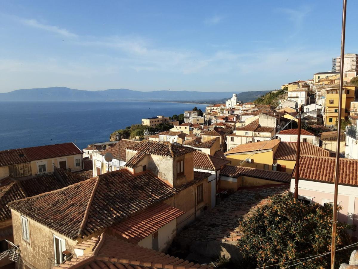 "Lo Studiolo" Apartment Pizzo  Bagian luar foto