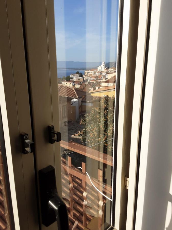 "Lo Studiolo" Apartment Pizzo  Bagian luar foto