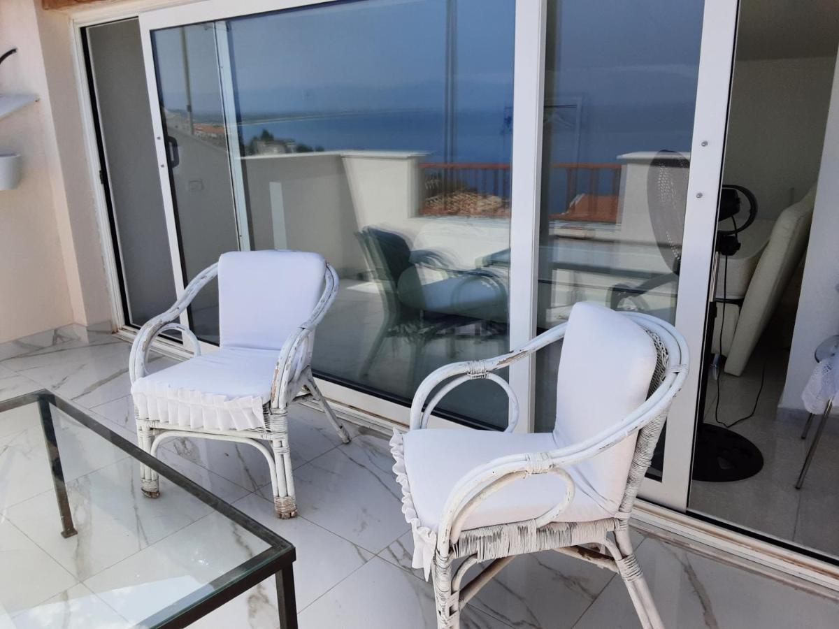 "Lo Studiolo" Apartment Pizzo  Bagian luar foto