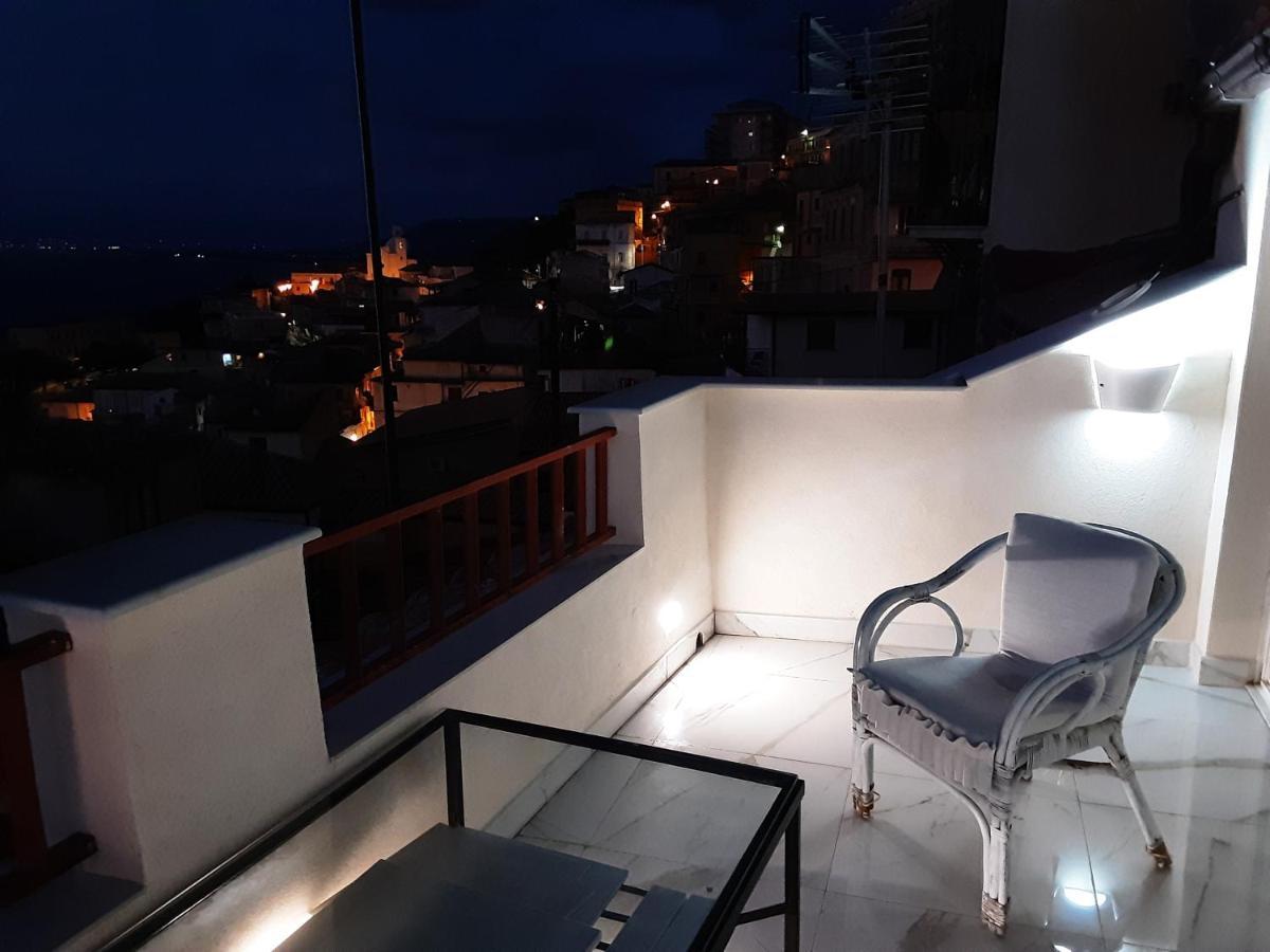 "Lo Studiolo" Apartment Pizzo  Bagian luar foto