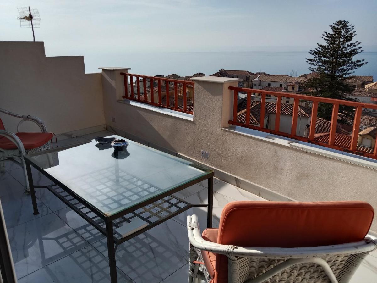 "Lo Studiolo" Apartment Pizzo  Bagian luar foto