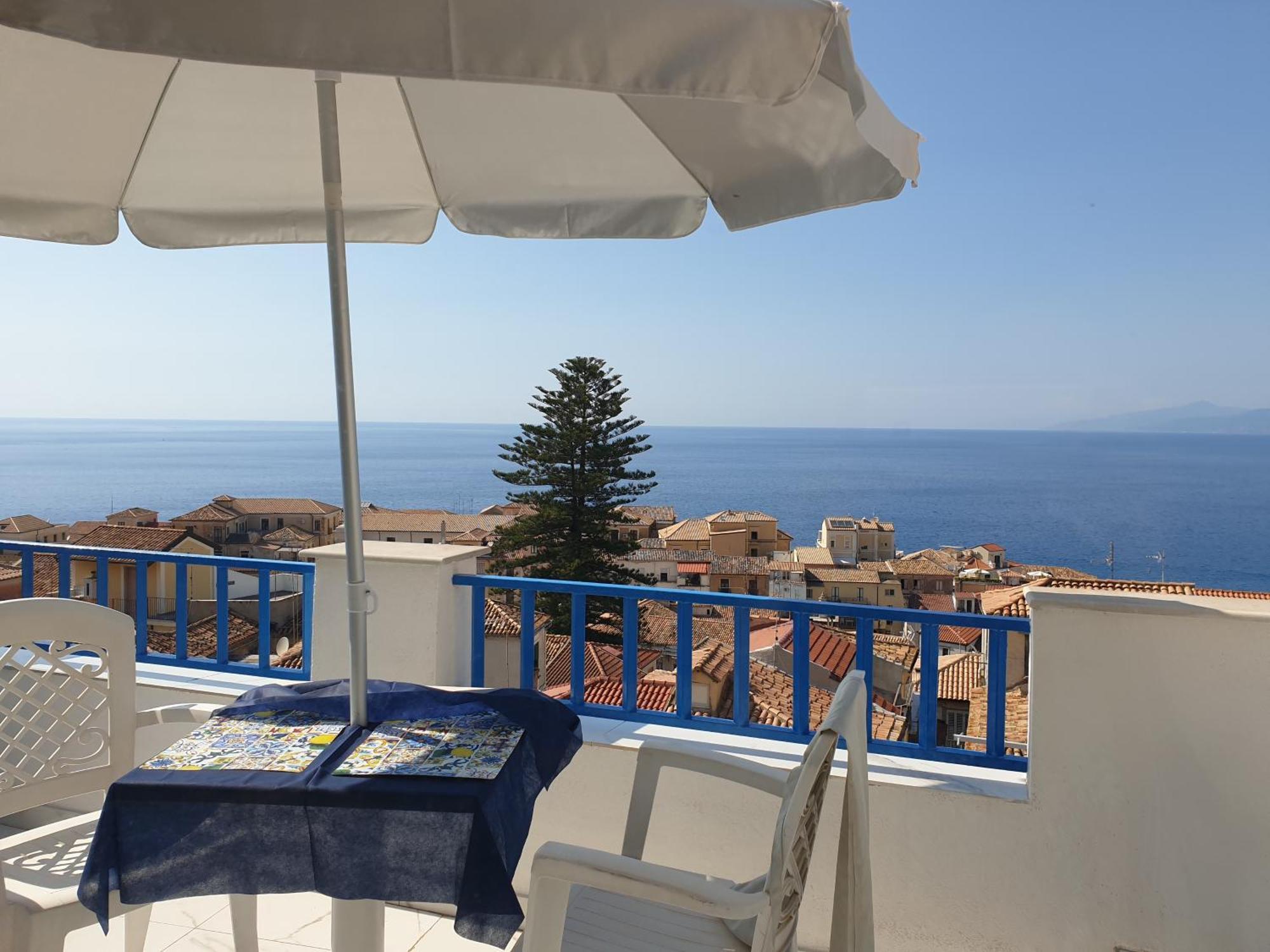 "Lo Studiolo" Apartment Pizzo  Bagian luar foto